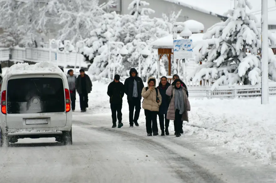 9 kentte kar, 27 kentte ise sağanak yağış bekleniyor. Hava durumu nasıl olacak? 2 9 kentte kar, 27 kentte ise sağanak yağış bekleniyor. Hava durumu nasıl olacak? 2