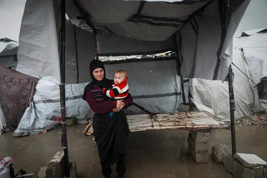 YAĞMURUN İÇİNDE HAYATTA KALMA ÇABASI  4