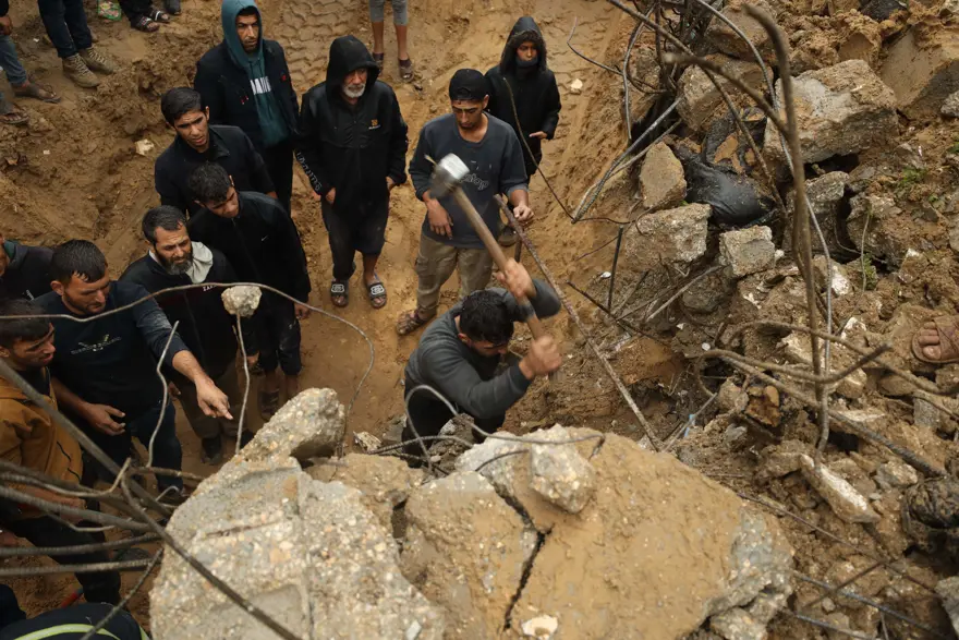 FIRTINA HASARLI BİNALARI YIKTI,  8 KİŞİ HAYATINI KAYBETTİ  7