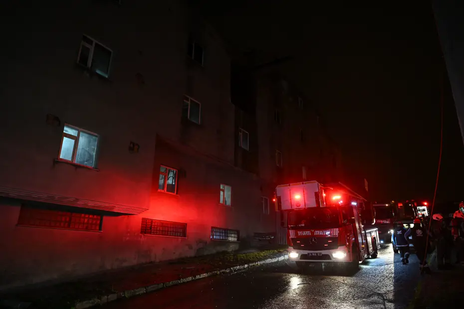 İstanbul'da fabrika yangını. 1'i ağır 3 kişi yaralandı