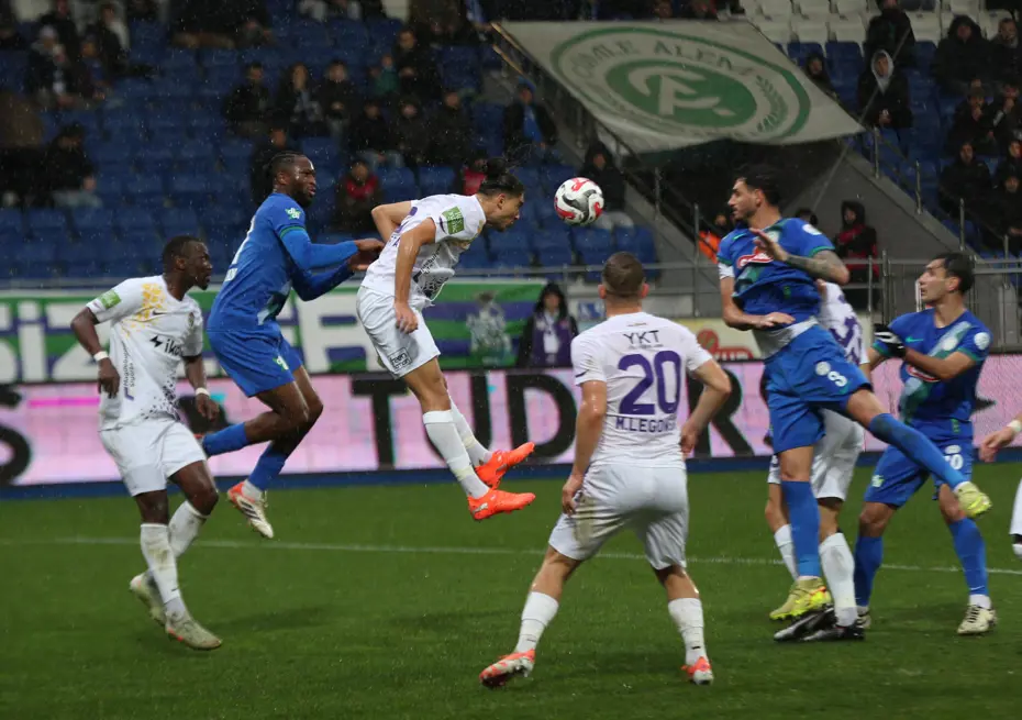 Süper Lig maç sonuçları. Çaykur Rizespor, Eyüpspor'a 3 gol attı