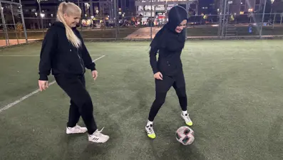 Kısır günü yerine halı sahada buluşuyorlar. 1 yıldır her hafta maç yapıyorlar