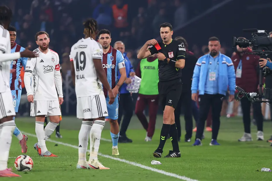 Derbide kırmızı kart görmüştü, El Bilal Toure'nin cezası belli oldu