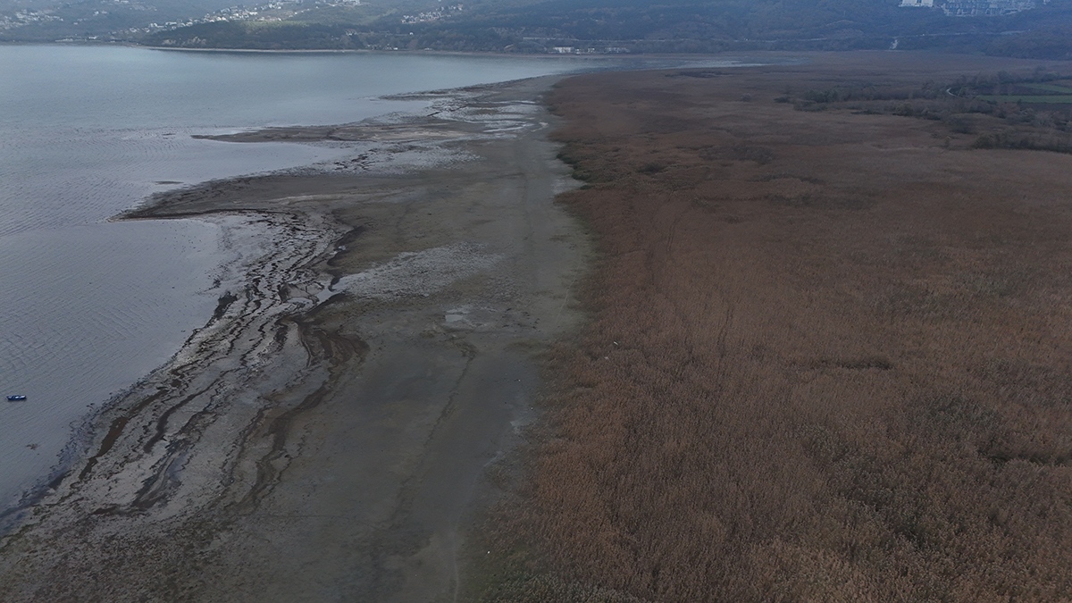 Doğu Marmara'da tehlike çanları! Sapanca'da sular çekildi, görüntüler endişe verici