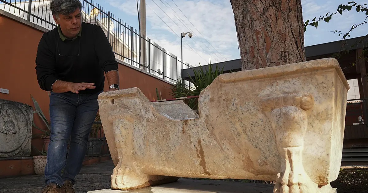 Efes Antik Kenti kazılarında sıradışı tarihi eser bulundu