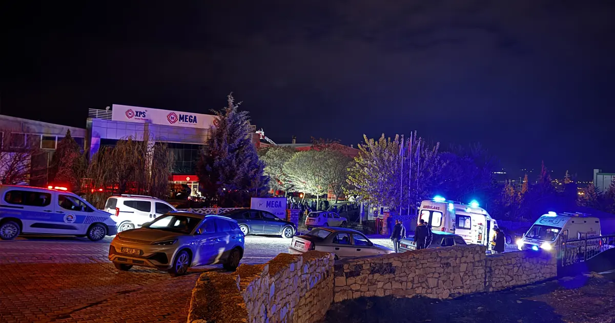 Yalıtım fabrikasında yangın. 16 işçi dumandan etkilendi