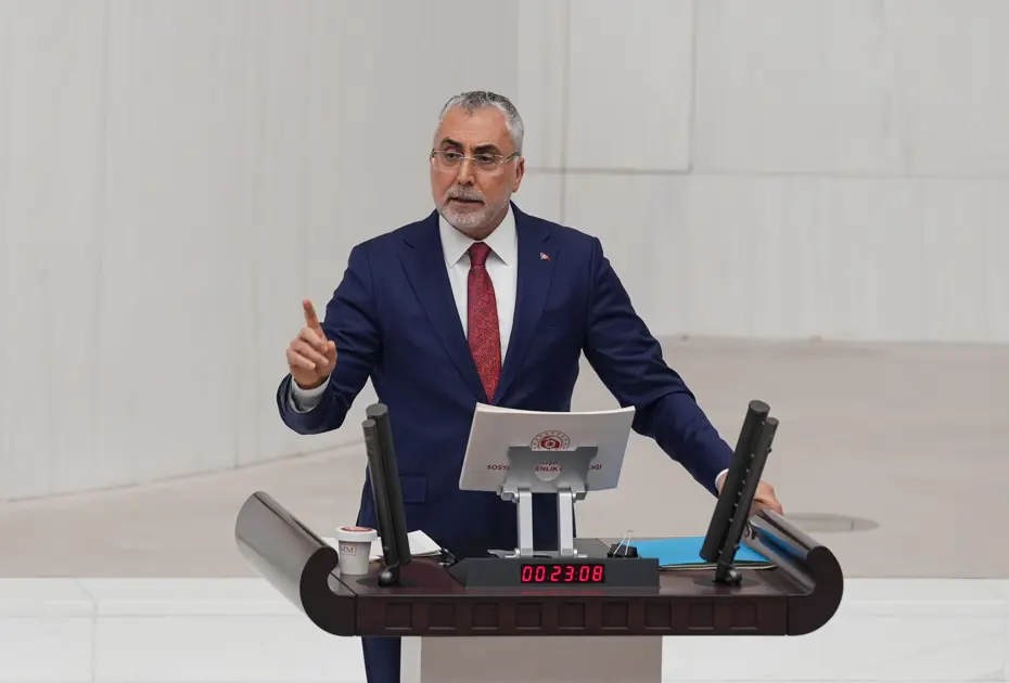 Bakan Işıkhan'dan asgari ücret açıklaması: Çalışanımızı enflasyona ezdirmeyeceğiz