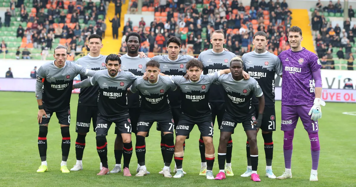 Maç bitti, teknik heyet tümüyle istifa etti! Süper Lig'de bir ayrılık daha