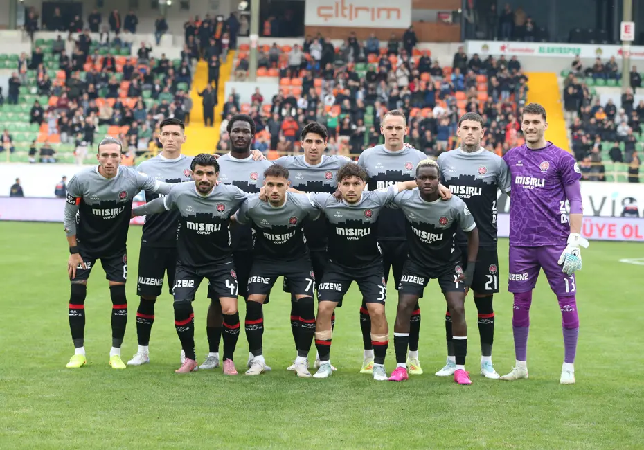 Maç bitti, teknik heyet tümüyle istifa etti! Süper Lig'de bir ayrılık daha