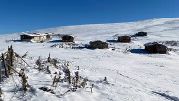 Öğle saatlerinde kar başladı, bölge beyaza büründü
