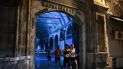 Yılın en uzun gecesinde İstanbul'un tarihi noktaları sporla doldu