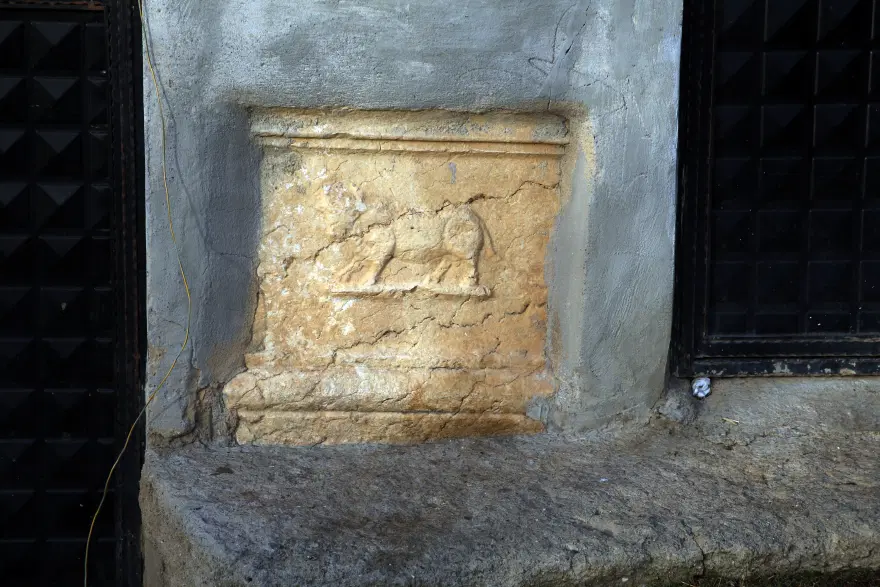 Köyü Zeus tapınağının üstüne kurdular. Her evde tarihi eser var  2