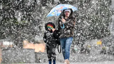Karla karışık yağmur, kara dönecek. Lapa lapa yağacak, 25 santimetre kar bekleniyor