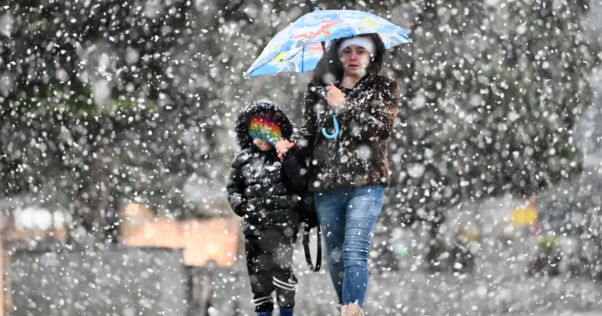 Karla karışık yağmur, kara döndürecek. Lapa lapa yağacak, 25 santimetre kar bekleniyor