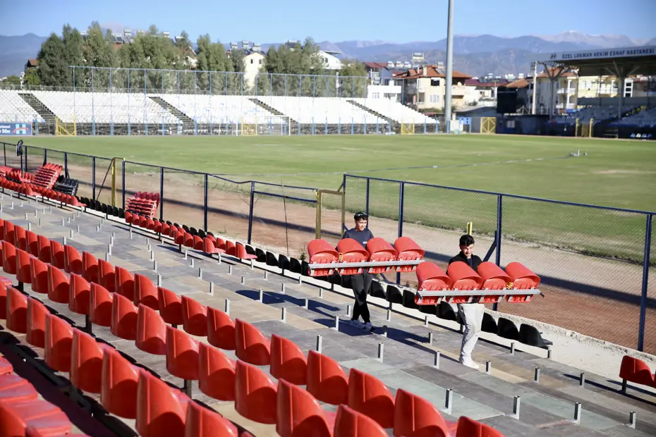 Seyyar tribün 5 bin TL, Galatasaray maçını fırsata çevirdiler