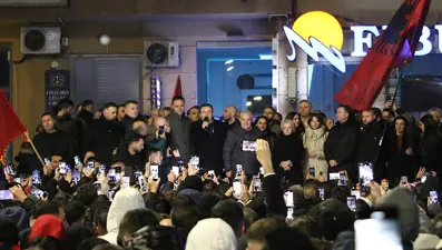 Kosova'da erken seçim. Kurti zafer ilan etti