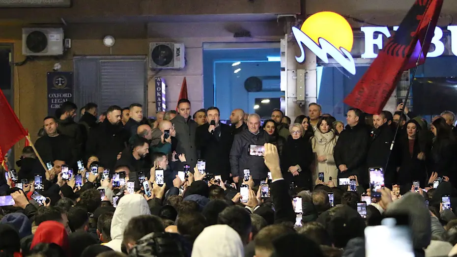 Kosova'da erken seçim. Kurti zafer ilan etti