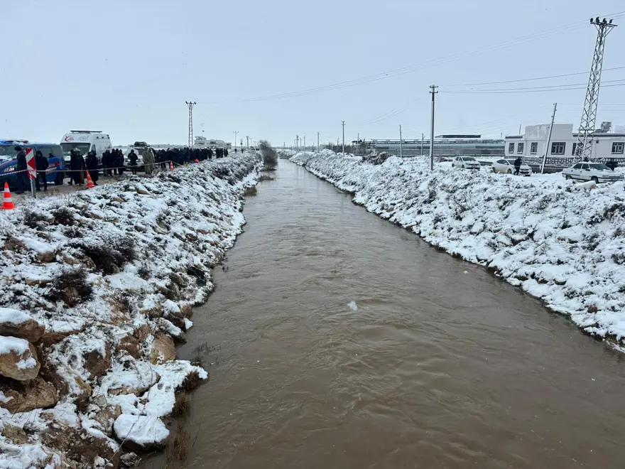 Şanlıurfa'da otomobil sulama kanalına düştü. Acı haber geldi 1