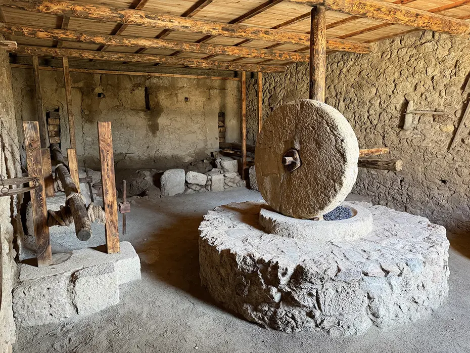 Syedra Antik Kenti meğer zeytinyağı fabrikasıymış. Evler üretimle iç içe