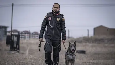 Günde en az 4 saat pratik yapıyor. Melo Türkiye'nin sayılı kadavra köpeklerinden biri