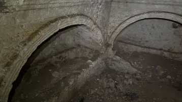 Adıyaman'da 1800 yıllık mezar odası bulundu. İstiridye motifleri ölümsüzlüğü simgeliyor
