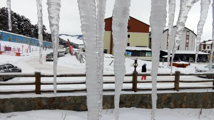 DOĞALGAZ BACALARINDA BUZ SARKITLARI OLUŞTU 5