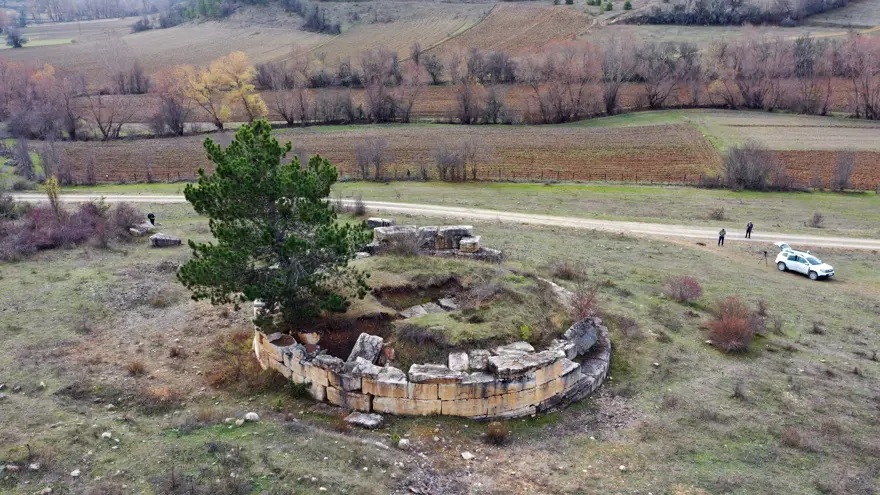 Kastamonu'da 2 bin 100 yıllık mezarlık. Taşların ağırlığı 8 tonu geçiyor 2
