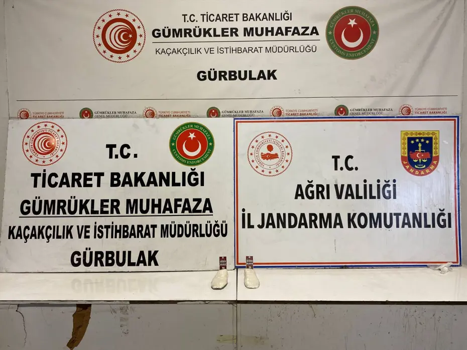 Araçtan kilolarca uyuşturucu çıktı
