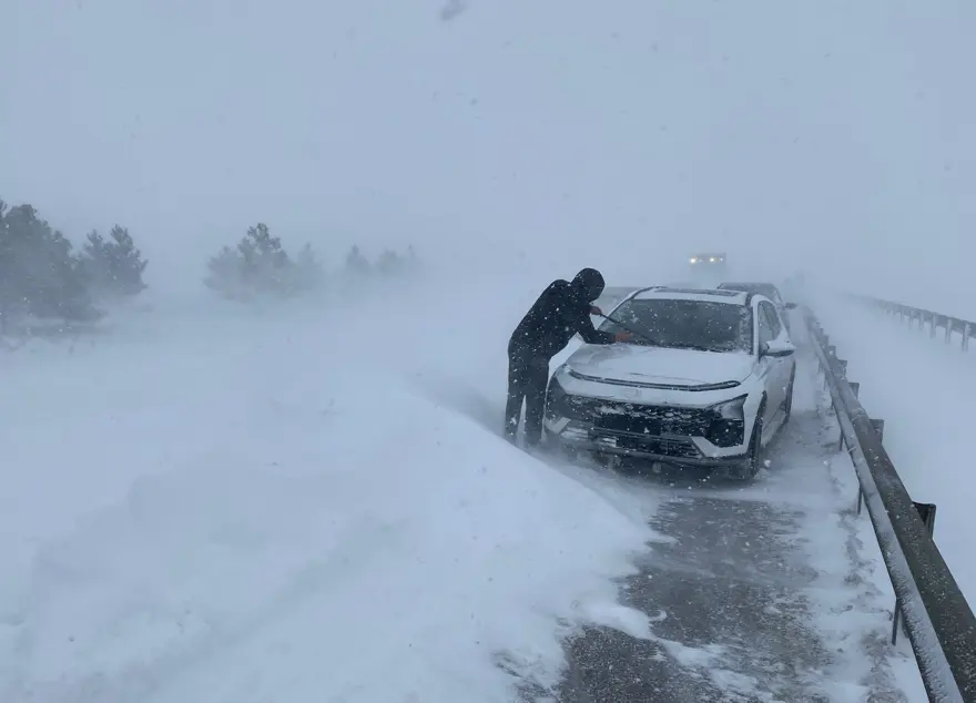 Araçlar kara saplandı, insanlar mahsur kaldı 2