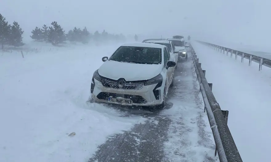 Araçlar kara saplandı, insanlar mahsur kaldı 1