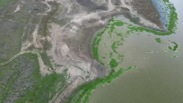 Doğuda kar batıda kuraklık. Gölette korkutan görüntü