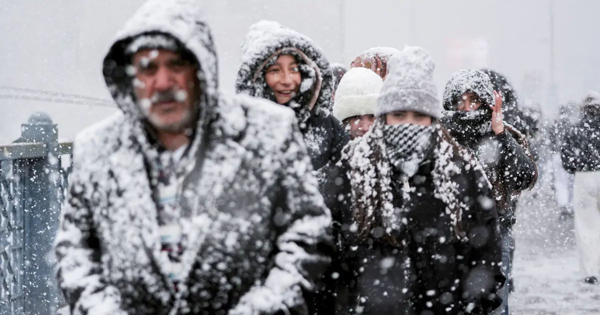 Sıcaklık 4 derece birden düşecek. Kar İstanbul'a dönüyor
