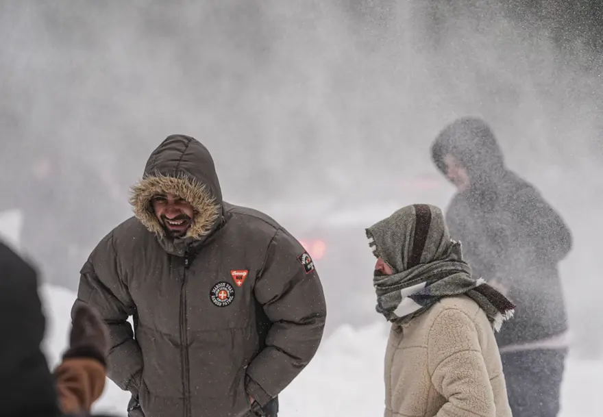 Sıcaklıklar artıyor ama kuvvetli sağanak geliyor. Bu illerde yaşayanlar dikkat! Sarı kodlu kar yağışı uyarısı verildi 3