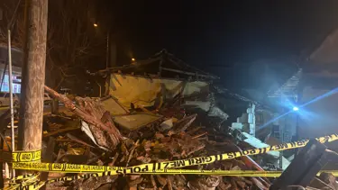 Edirne'de metruk bina çöktü, mahsur kalan 5 kişi kurtarıldı 