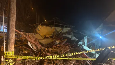 Edirne'de metruk bina çöktü, mahsur kalan 5 kişi kurtarıldı 