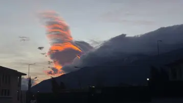 Bursa'da kuvvetli rüzgar hayatı olumsuz etkiliyor

