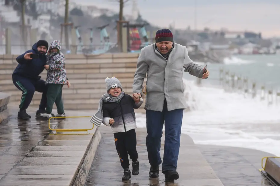 İstanbul Valiliği uyardı! Fırtına geliyor, akşam saatlerine dikkat!