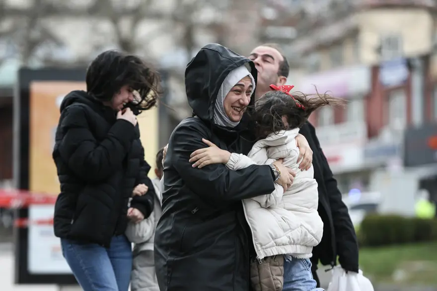 Kış geri geldi. AKOM ve meteoroloji uyarmıştı, İstanbul'da beklenen kar yağışı başladı 8