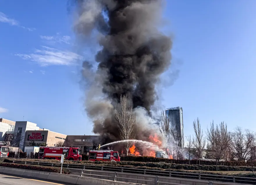 Ankara Emniyet Müdürlüğü otoparkında yangın 1