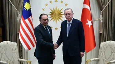 Malezya Başbakanı İbrahim'den Cumhurbaşkanı Erdoğan'a övgü. "Liderliğinize imreniyoruz"