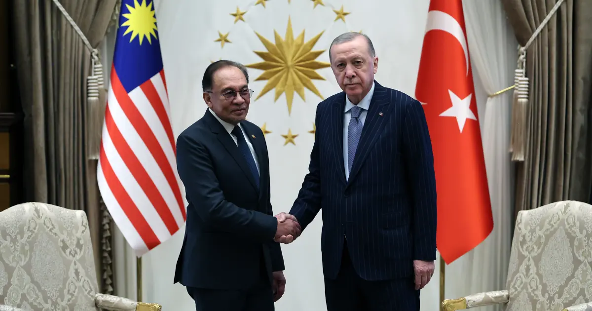 Malezya Başbakanı Enver İbrahim'den Cumhurbaşkanı Erdoğan'a övgü. "Liderliğinize imreniyoruz"