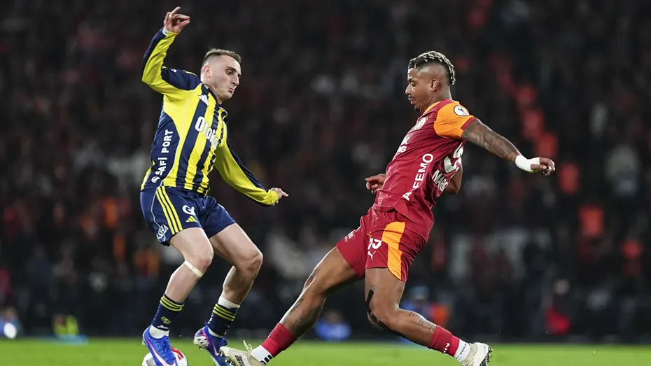 Süper Lig'de derbi heyecanı. Galatasaray-Fenerbahçe maçı