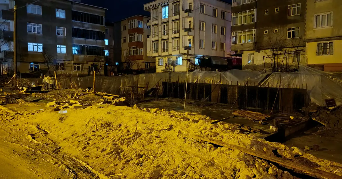 Tekirdağ'da inşaatta toprak kayması. Çevredeki 4 apartman tahliye edildi