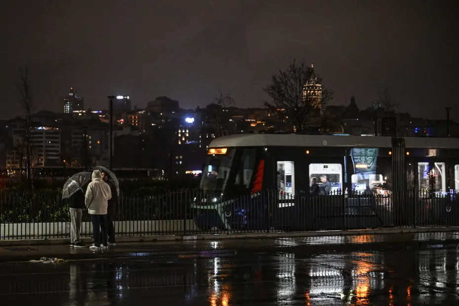 İstanbul'da cuma akşamı ve cumartesiye dikkat. Rüzgar kuvvetlenecek, hava serinleyecek