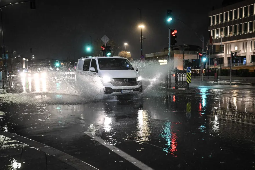 SAĞANAK, AVRUPA VE ANADOLU YAKASI'NIN TAMAMINDA ETKİLİ OLDU 1