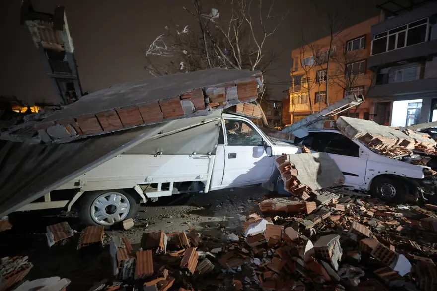 "DEPREM OLUYOR SANDIM" 2