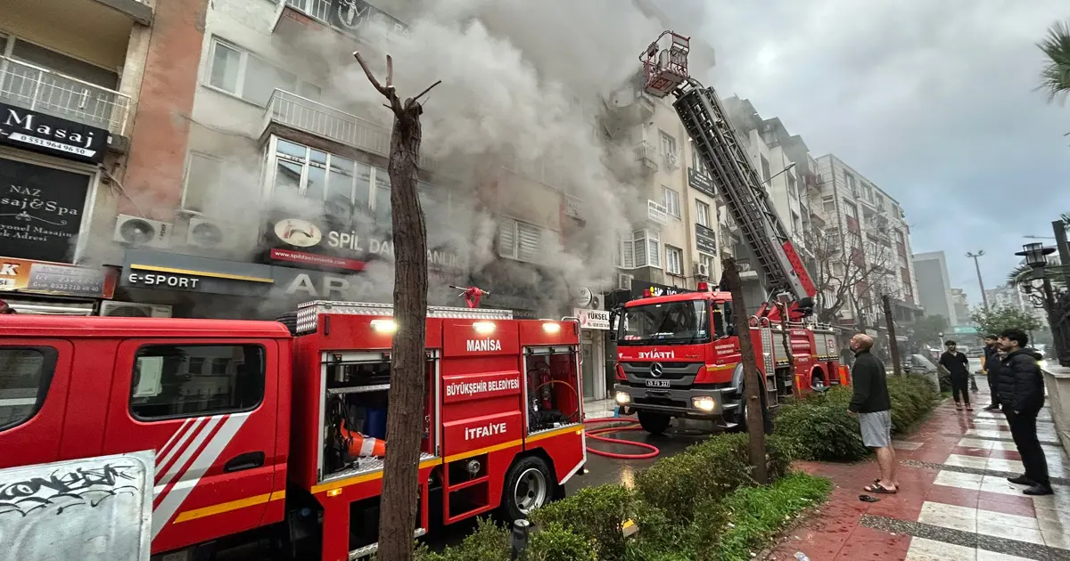 Manisa'da yangın paniği: Beş kişi hastaneye kaldırıldı