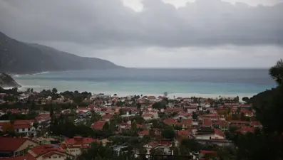 Kuvvetli sağanak denizin rengini değiştirdi