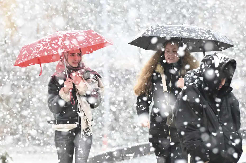 Başkent Ankara kar yağışına teslim: Kar ne kadar sürecek?