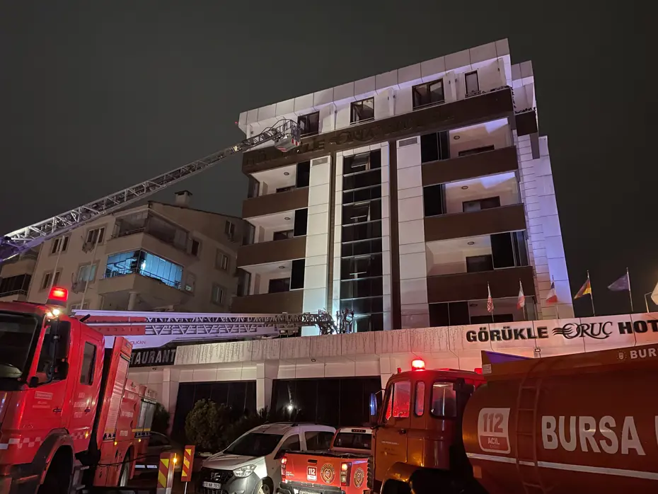 Bursa'da 5 katlı otelde yangın paniği 